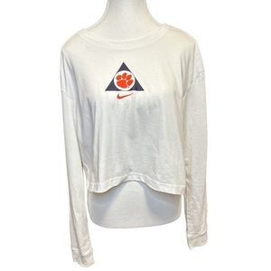 NWT! New Nike Woman’s Cropped Long Sleeve T-Shirt